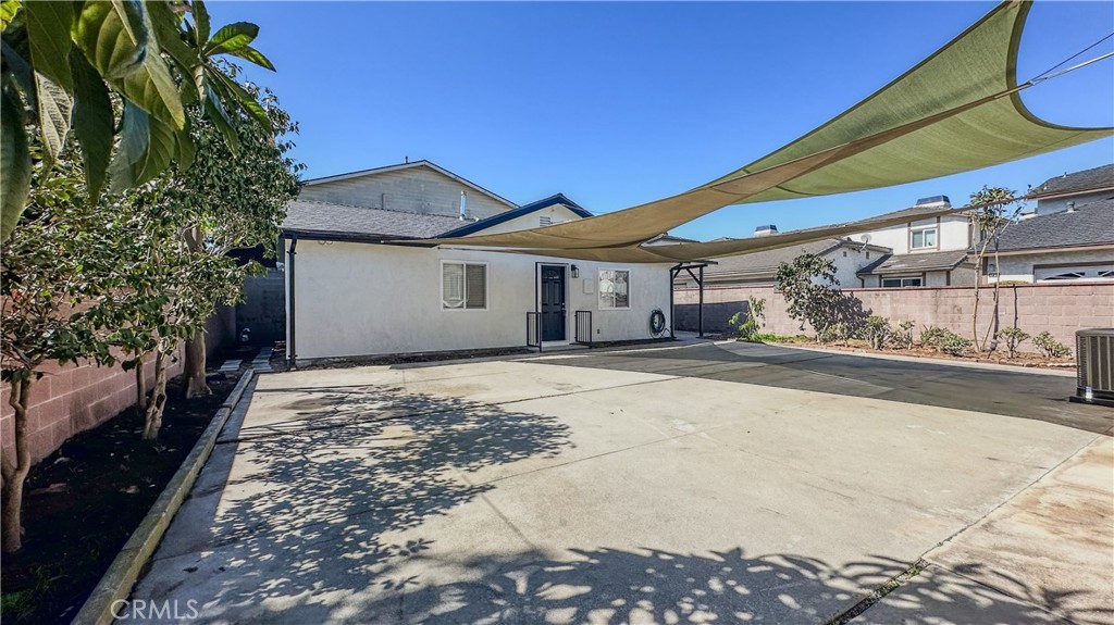 1731 1/2 Date Avenue Property Photo