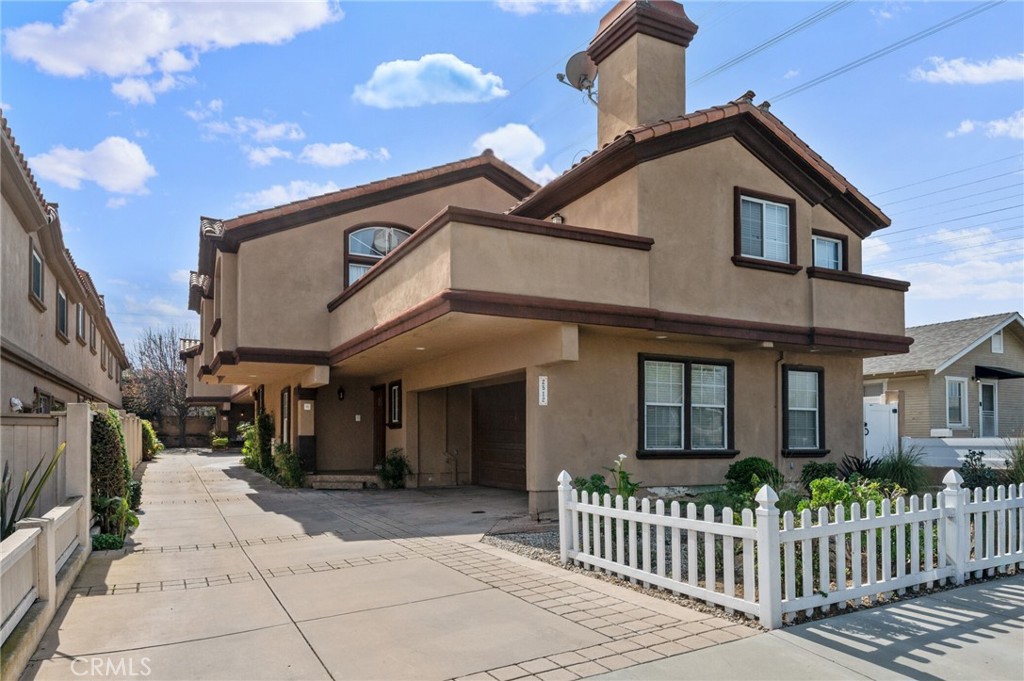 2512 Gates Avenue C Property Photo