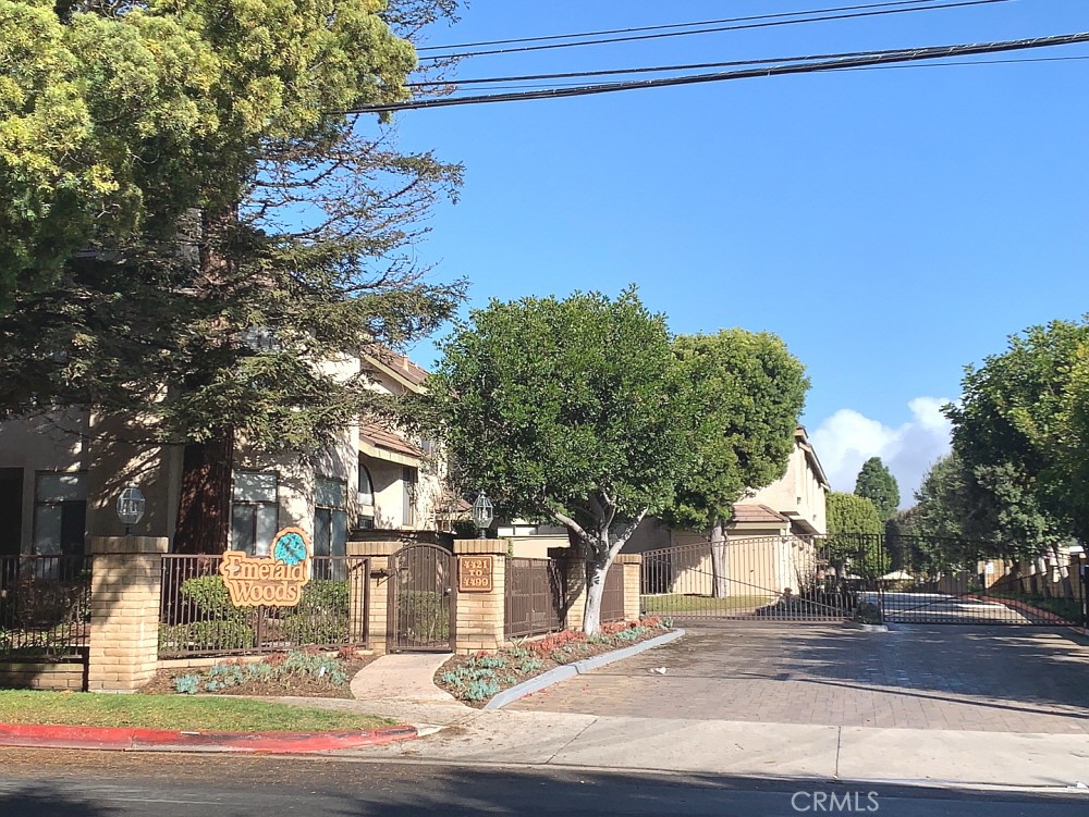 4475 Emerald Street Property Photo