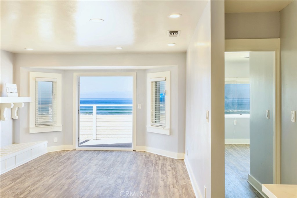 1836 The Strand Property Photo 9
