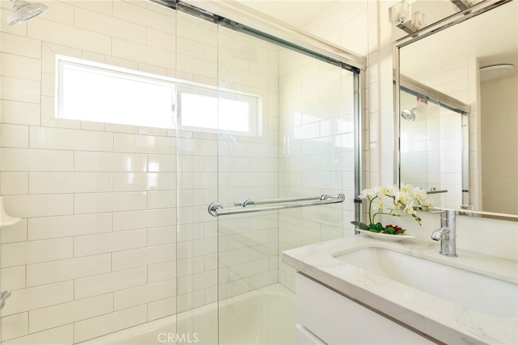 1836 The Strand Property Photo 11