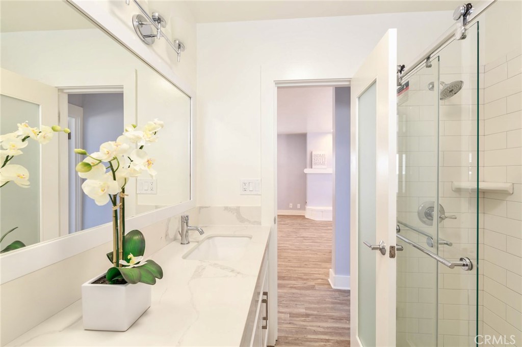 1836 The Strand Property Photo 12