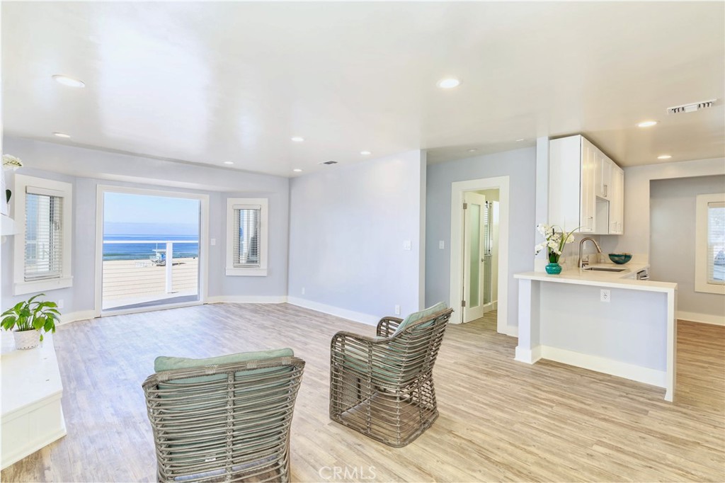 1836 The Strand Property Photo 13