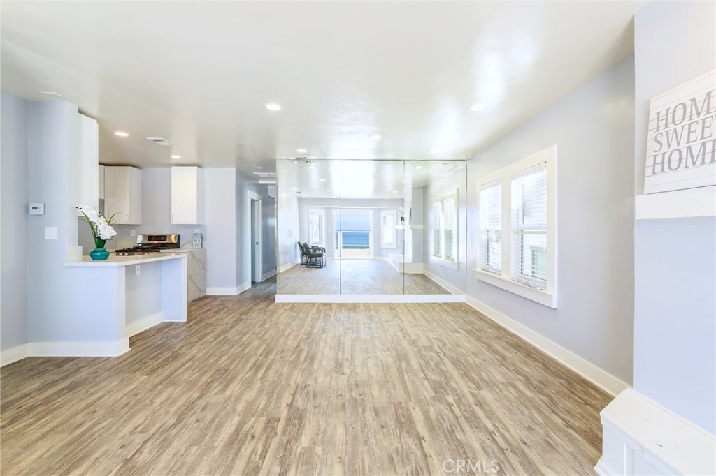 1836 The Strand Property Photo 14