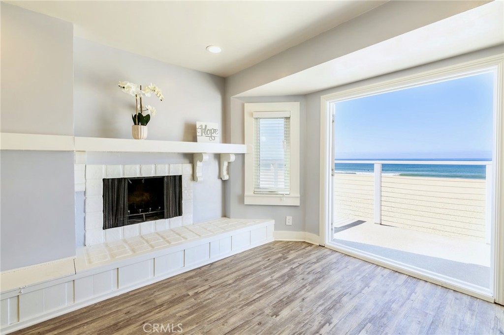1836 The Strand Property Photo 15