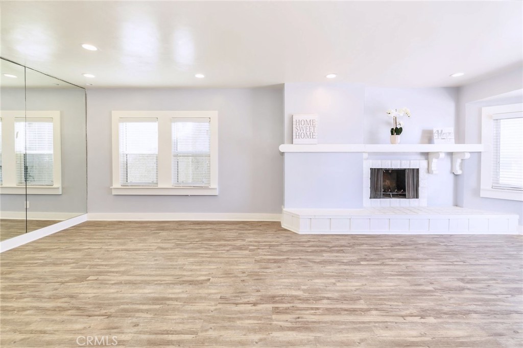 1836 The Strand Property Photo 16