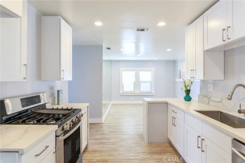 1836 The Strand Property Photo 18