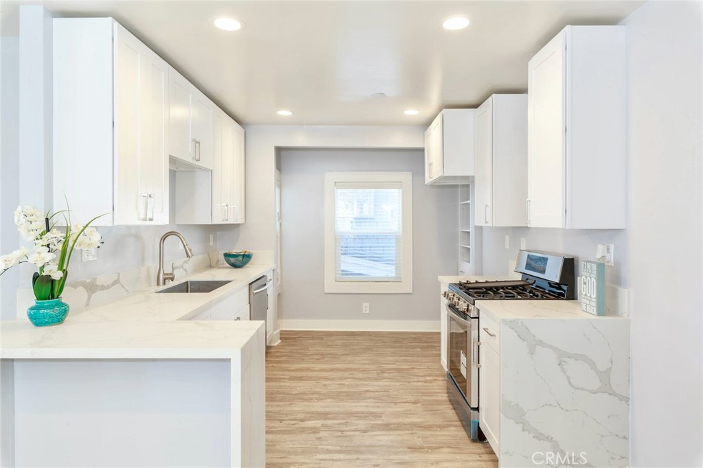 1836 The Strand Property Photo 19
