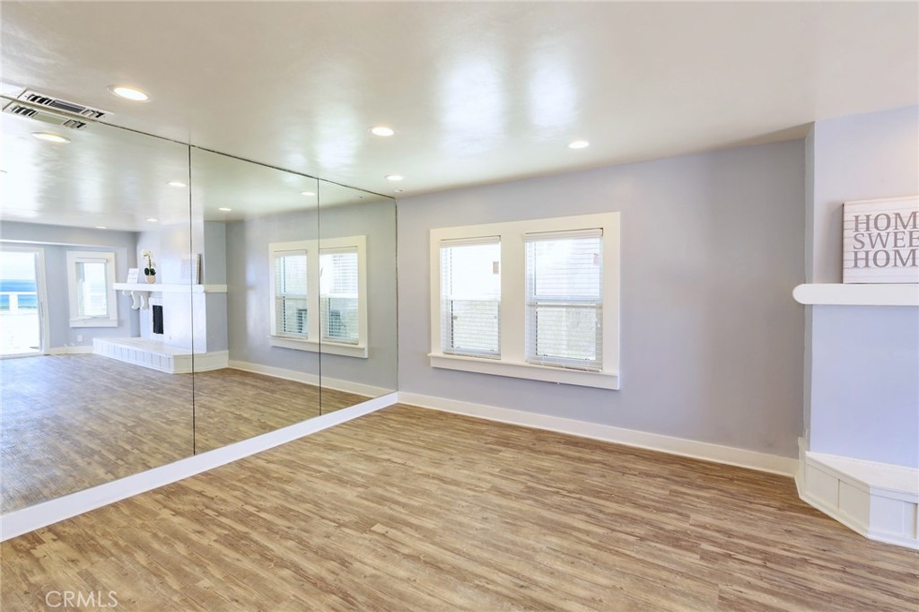1836 The Strand Property Photo 22