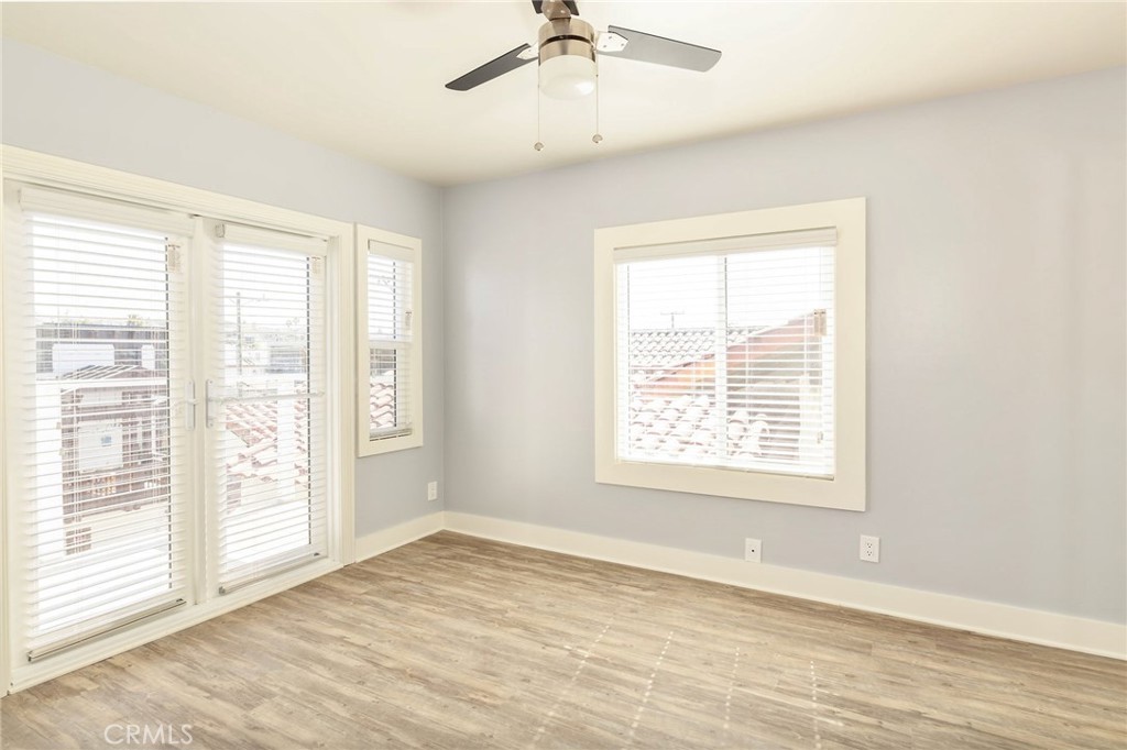1836 The Strand Property Photo 29