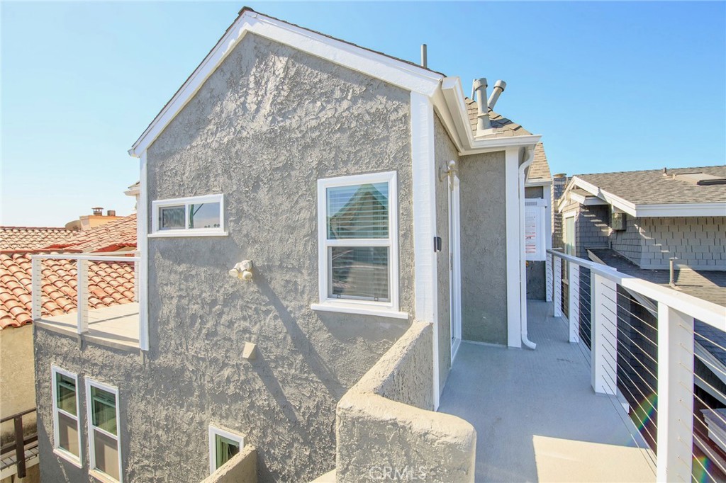 1836 The Strand Property Photo 32