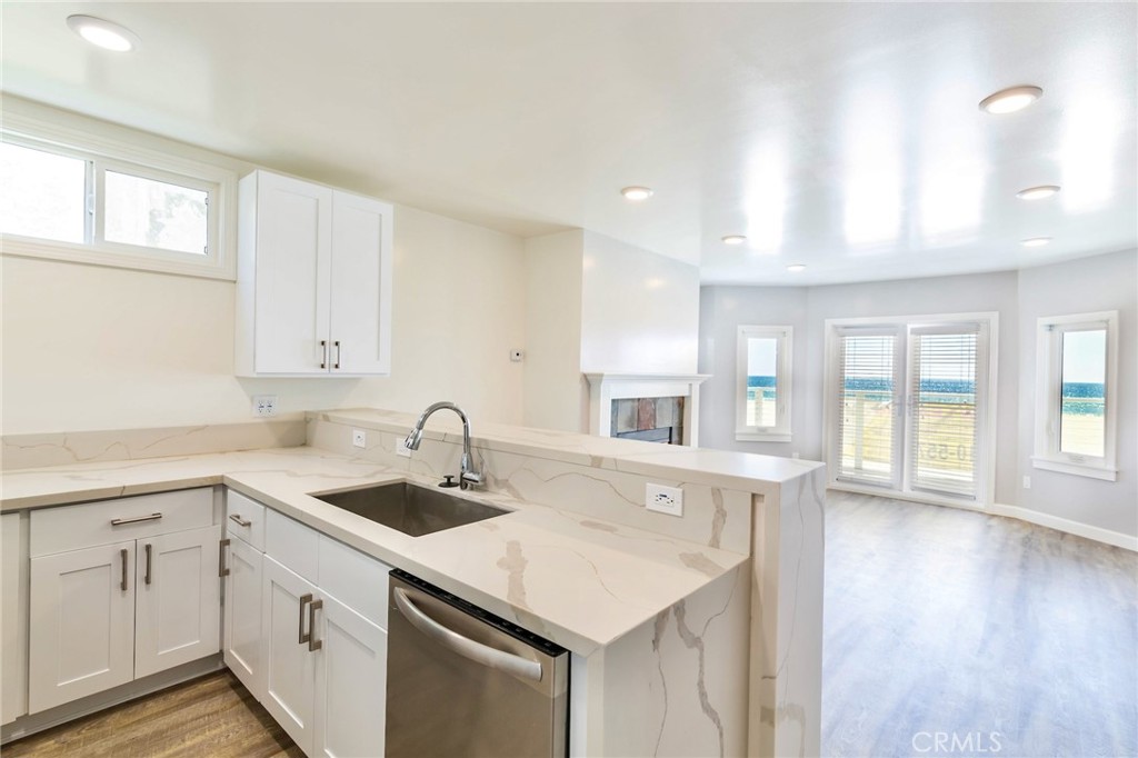 1836 The Strand Property Photo 35