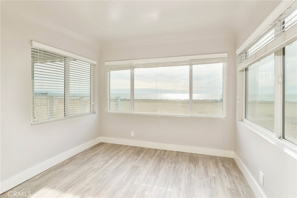 1836 The Strand Property Photo 39