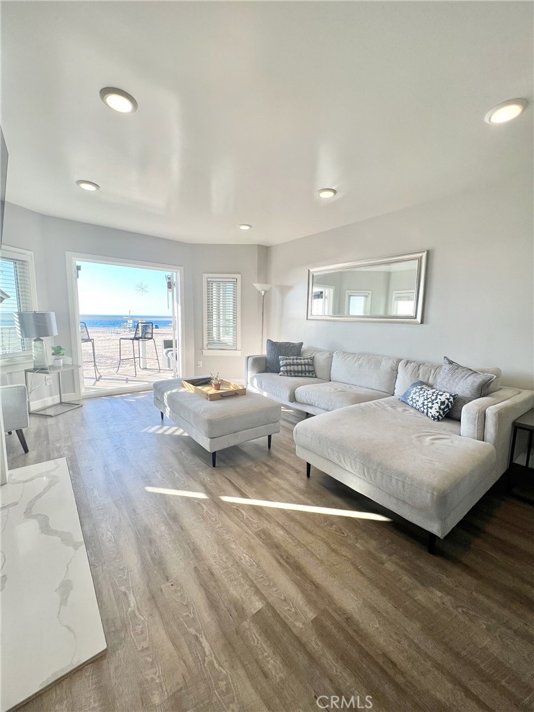 1836 The Strand Property Photo 46