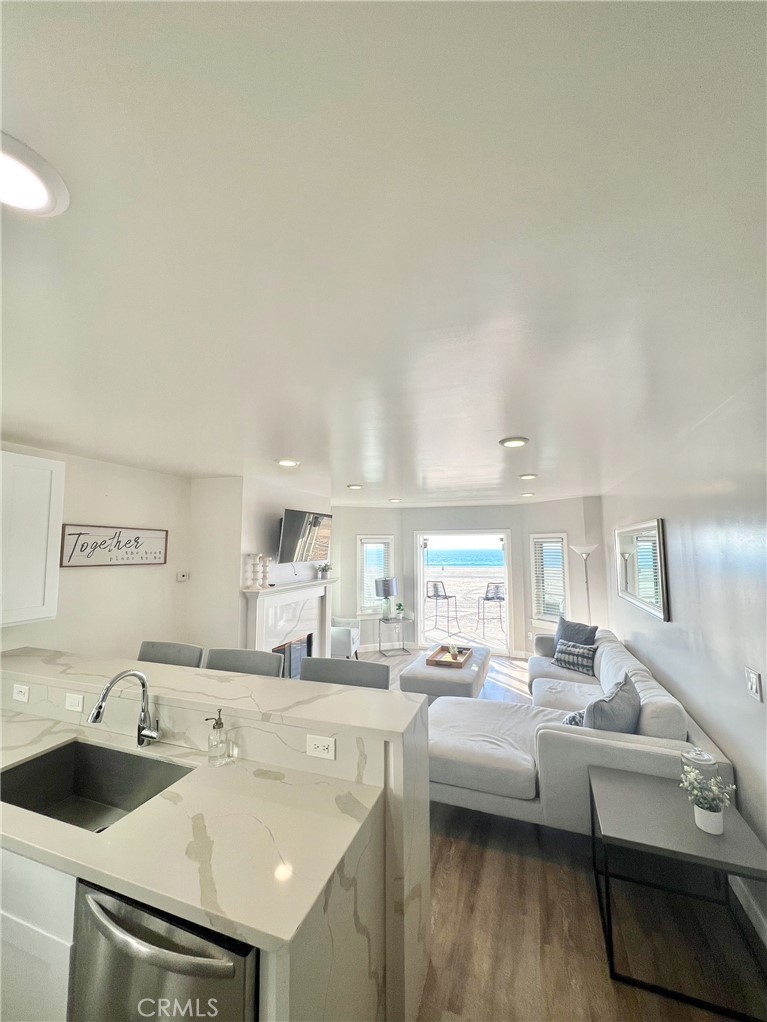 1836 The Strand Property Photo 48