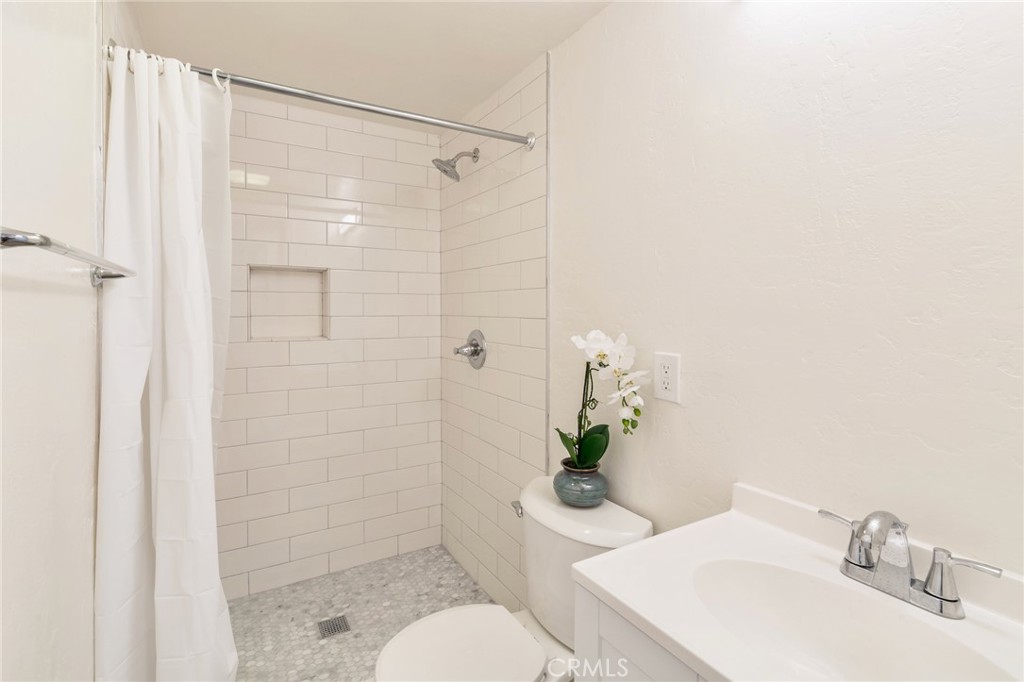 1836 The Strand Property Photo 65