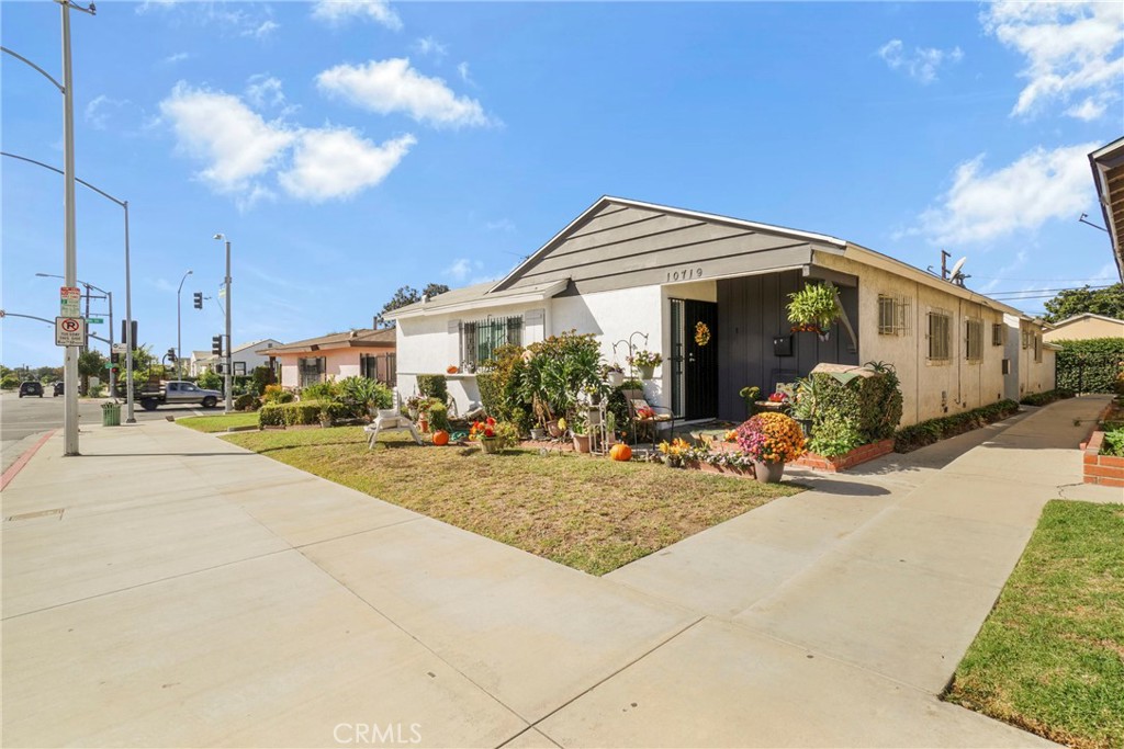 10719 S Van Ness Avenue 2 Property Photo