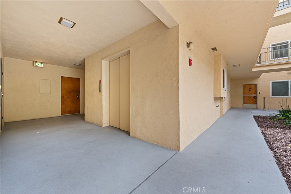 3695 Linden Avenue 11a Property Photo 6