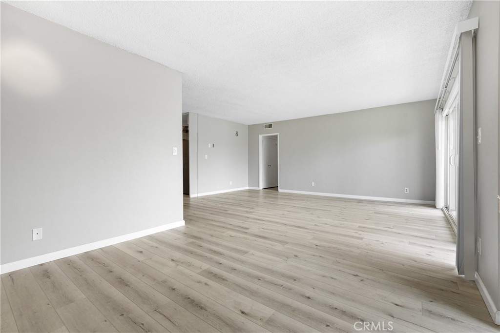 3695 Linden Avenue 11a Property Photo 9