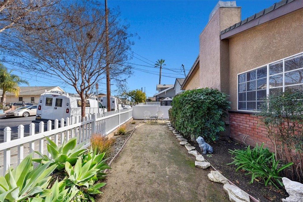 343 W 12th Street Property Photo 4