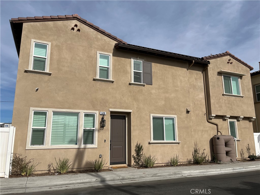 1420 W Plaza Del Amo Property Photo