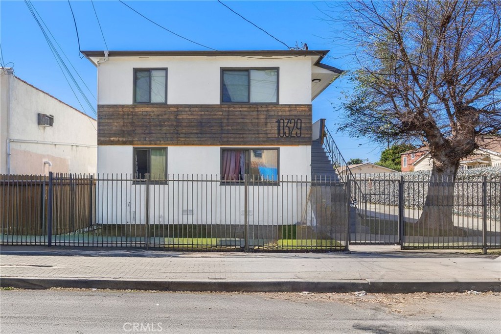 10329 S Inglewood Avenue Property Photo