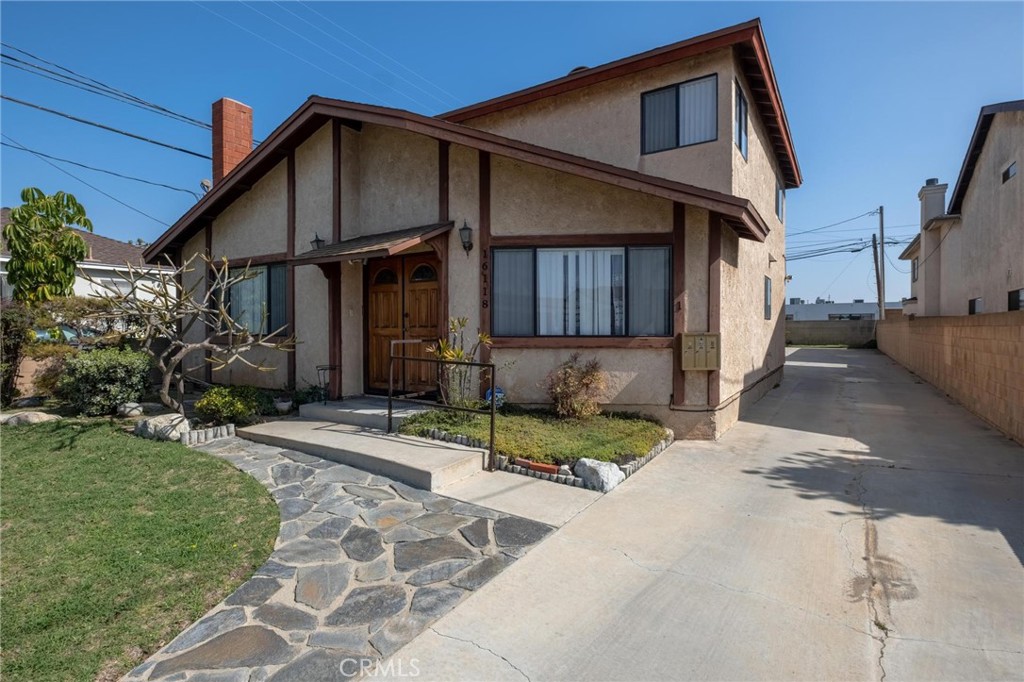 16118 S Manhattan Place Property Photo