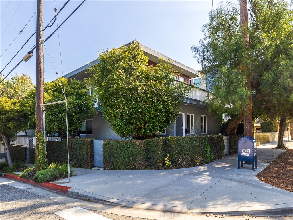 402 Pacific Street Property Photo 1