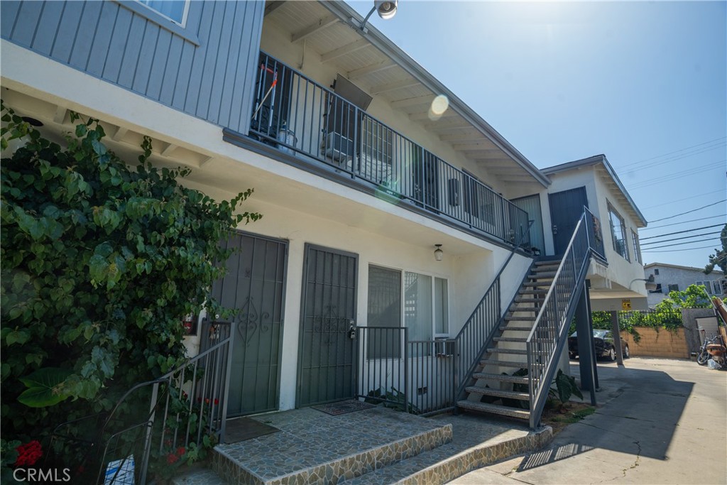 1629 S Van Ness Avenue Property Photo 3