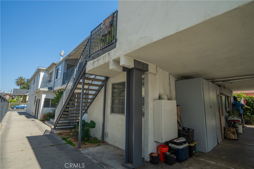 1629 S Van Ness Avenue Property Photo 4