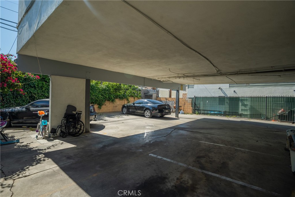 1629 S Van Ness Avenue Property Photo 5