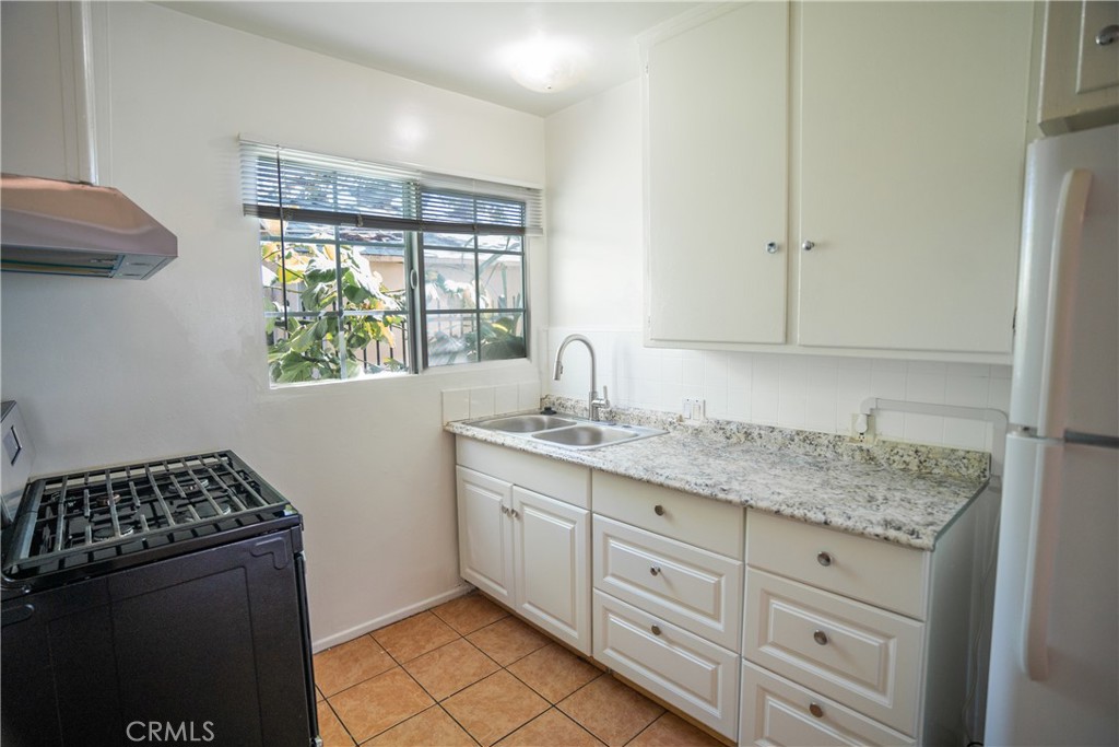 1629 S Van Ness Avenue Property Photo 12