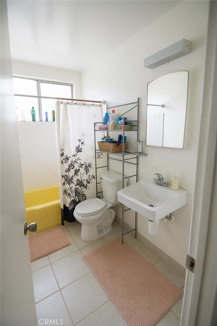 1629 S Van Ness Avenue Property Photo 18