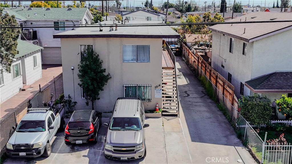 5914 S Hoover Street Property Photo