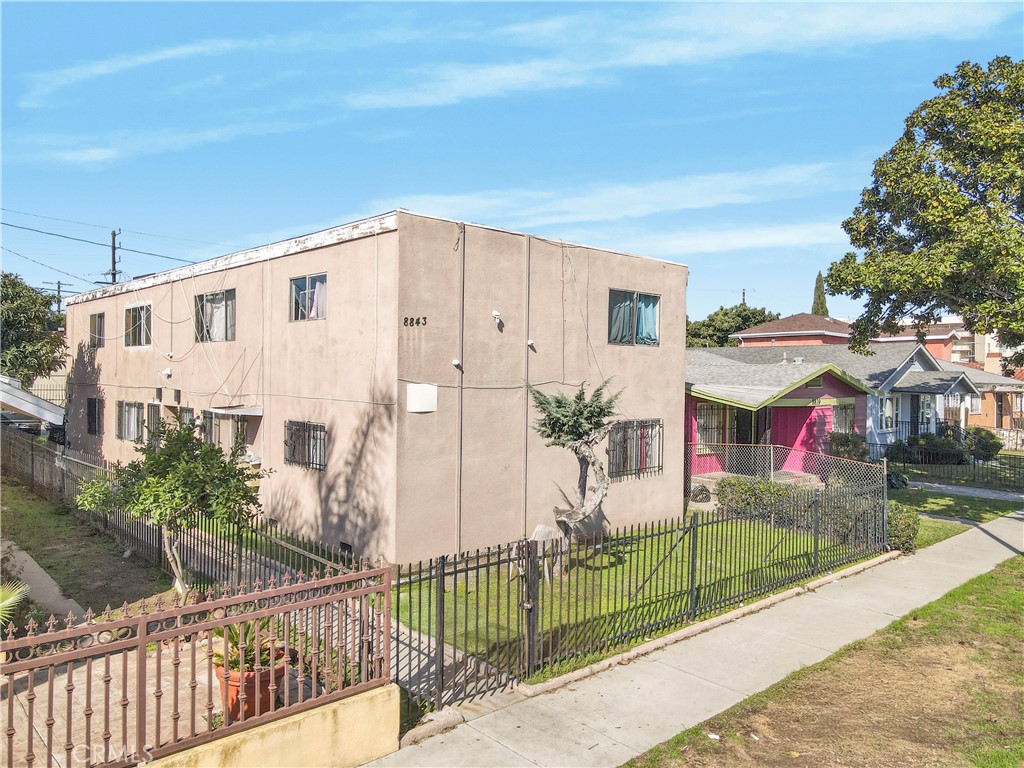 8843 Menlo Avenue Property Photo