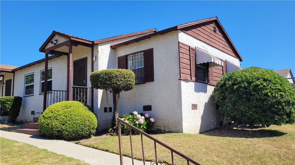 10846 S Manhattan Place Property Photo