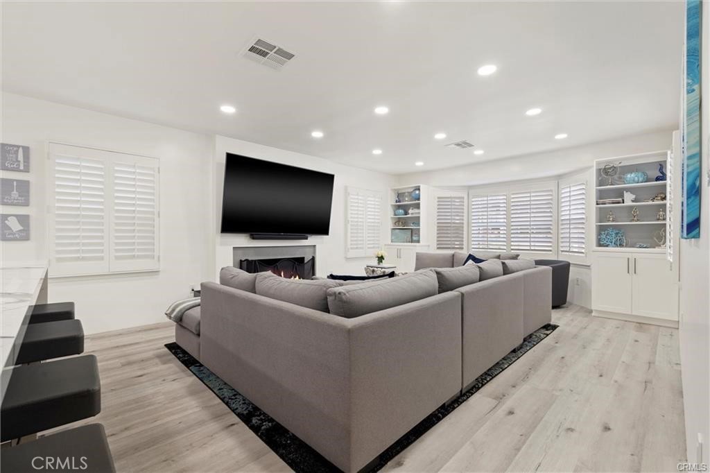 726 Esplanade Property Photo 8