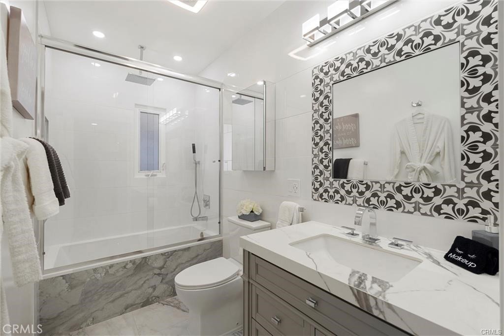 726 Esplanade Property Photo 15