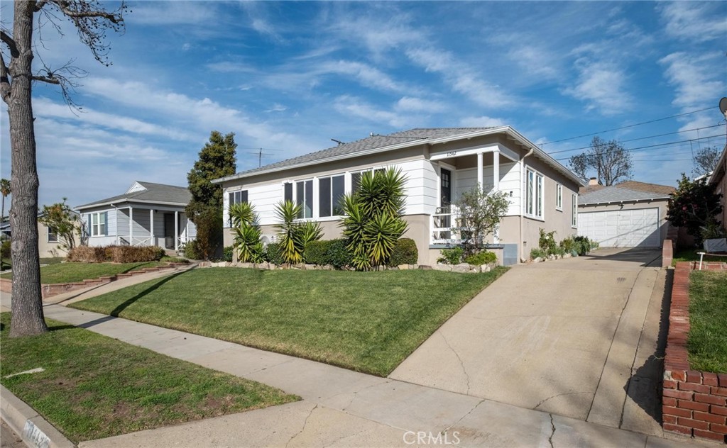 11542 S Wilton Place Property Photo