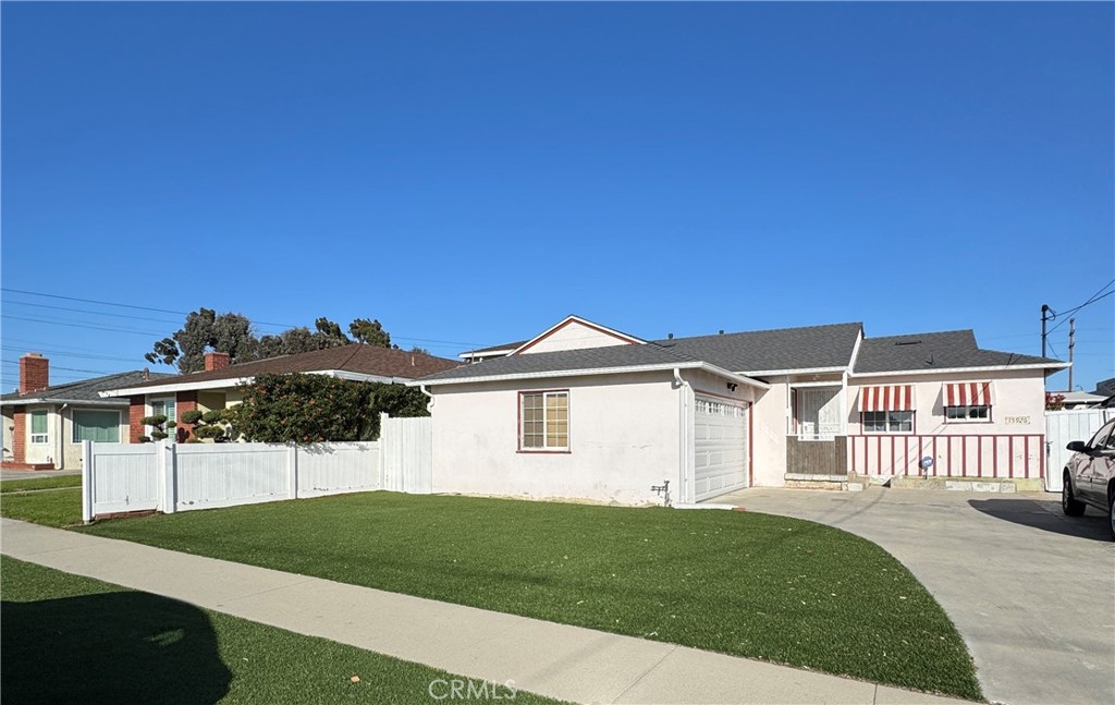15926 S Manhattan Place Property Photo