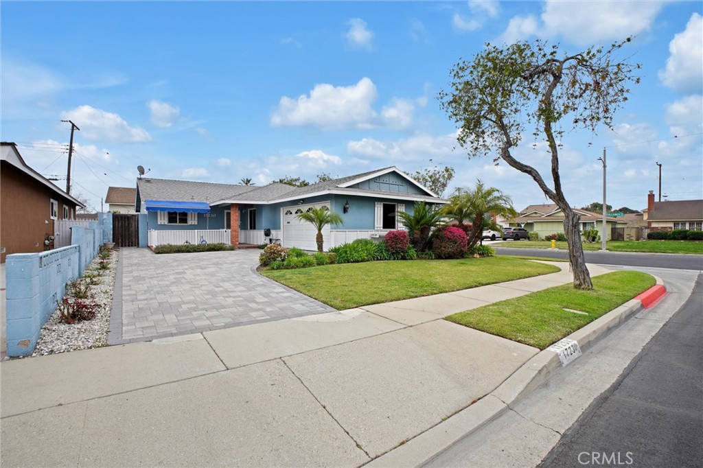 17230 Bonham Ave Property Photo