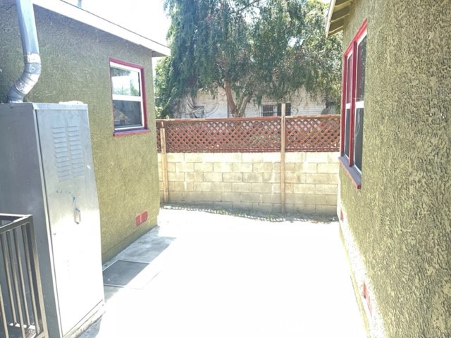 10807 Compton Avenue Property Photo 9