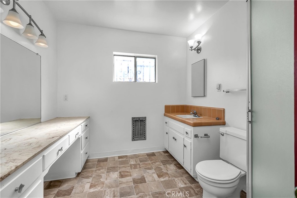 11838 Oxford Avenue Property Photo 10