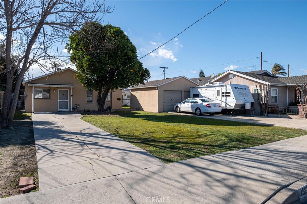25213 Walnut Street Property Photo