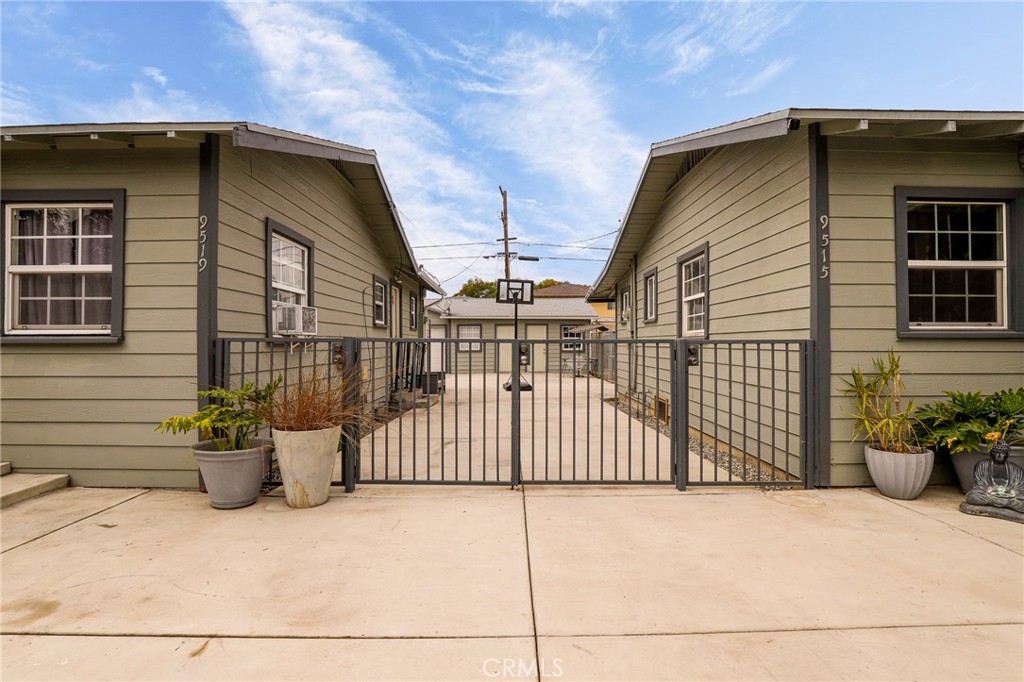 9515 Victoria Avenue Property Photo