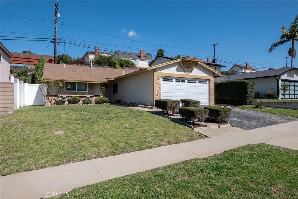 1635 E Gladwick Street Property Photo