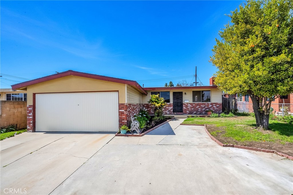 22707 Ronan Avenue Property Photo