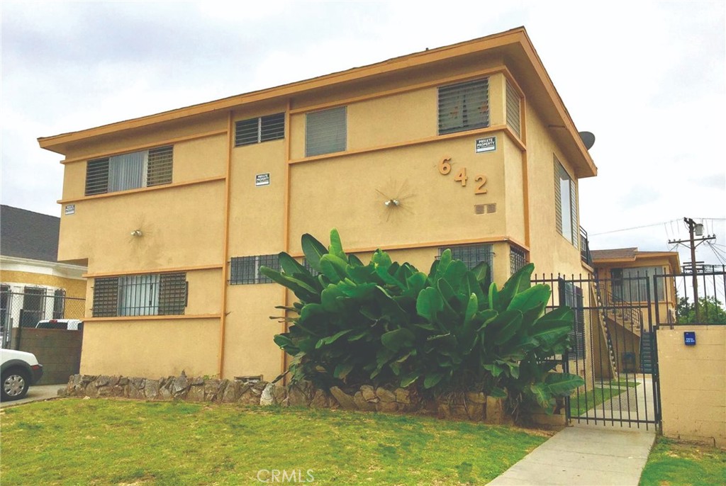 642 W 74th Street Property Photo
