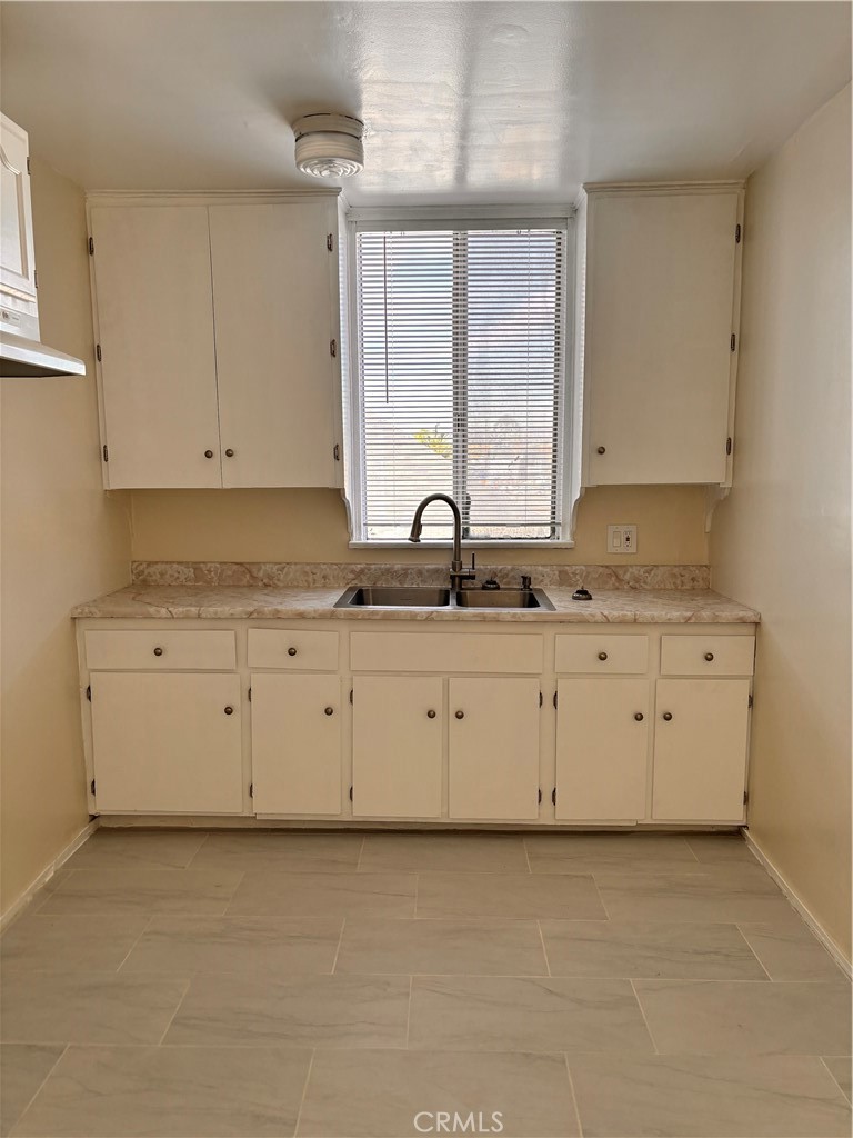 3672 S Western Avenue Property Photo