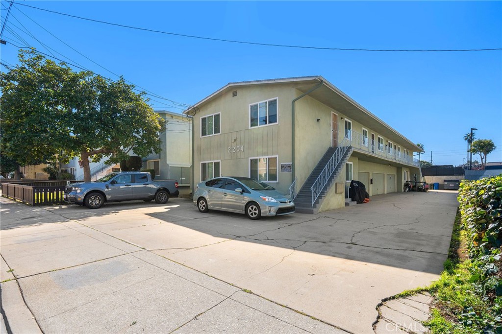 2204 Mathews Avenue Property Photo